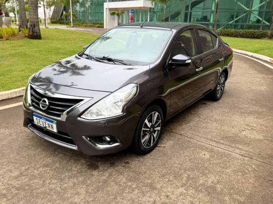 NISSAN-VERSA-2020