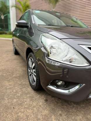 NISSAN-VERSA-2020
