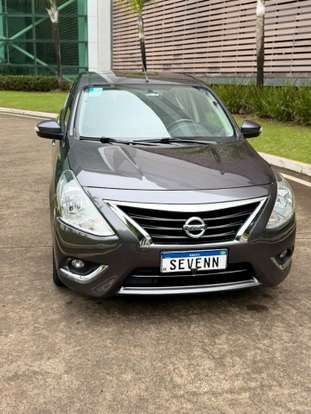 NISSAN-VERSA-2020
