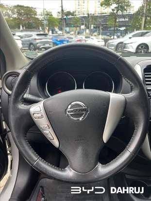 NISSAN-VERSA-2019