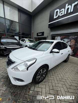 NISSAN-VERSA-2019