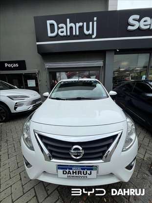 NISSAN-VERSA-2019