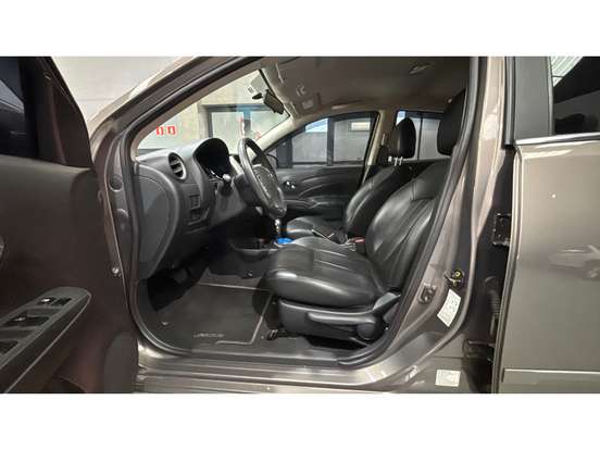 NISSAN-VERSA-2017
