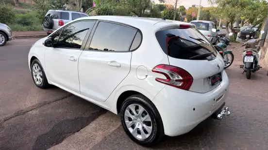 PEUGEOT-208-2014