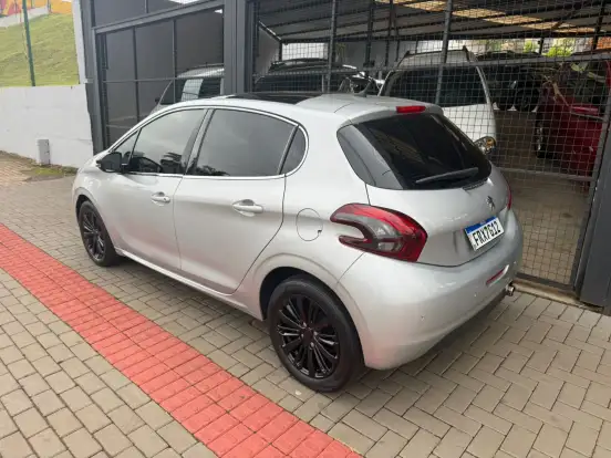 PEUGEOT-208-1.6 GRIFFE 16V FLEX 4P AUTOMÁTICO PEUGEOT-208-2016