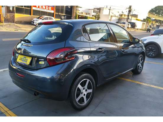 PEUGEOT-208-2017