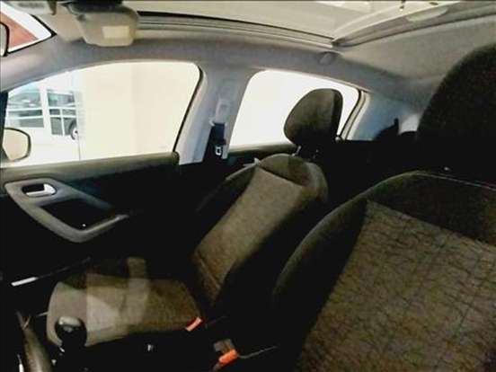PEUGEOT-208-2018