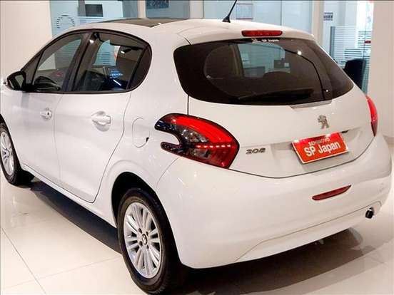 PEUGEOT-208-2018