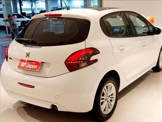 PEUGEOT-208-2018