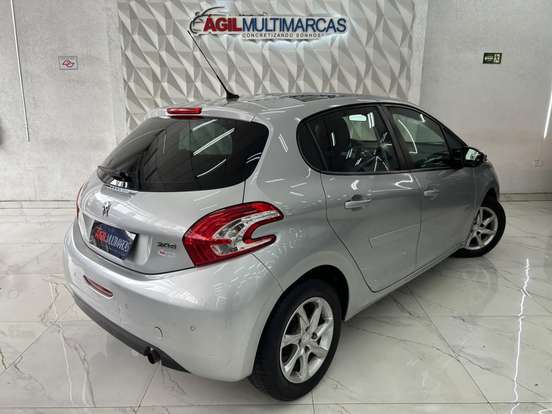 PEUGEOT-208-2015