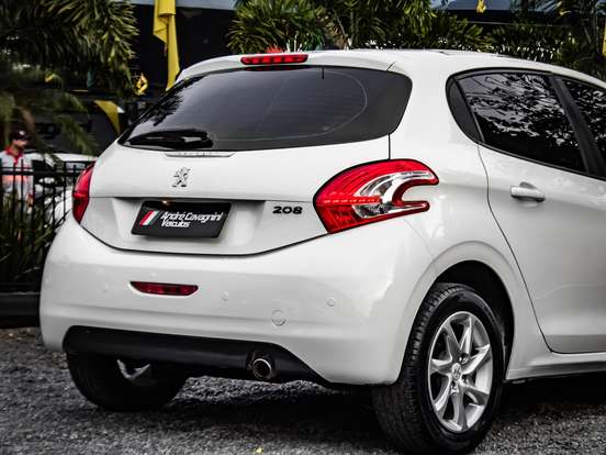 PEUGEOT-208-2013