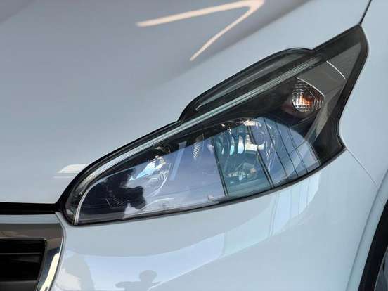PEUGEOT-208-2016