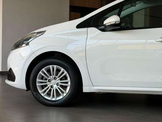 PEUGEOT-208-2016