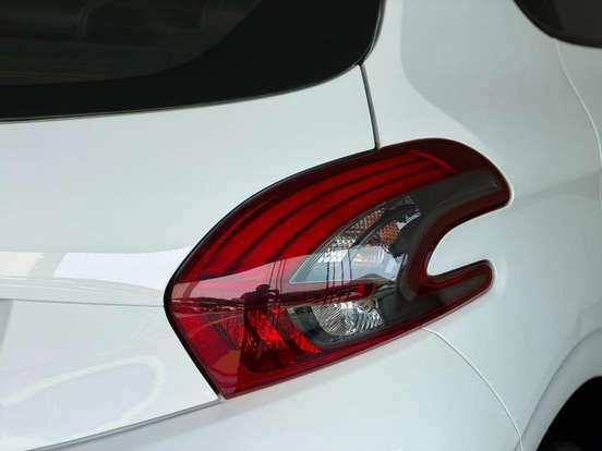 PEUGEOT-208-1.6 ALLURE 16V FLEX 4P AUTOMÁTICO PEUGEOT-208-2016