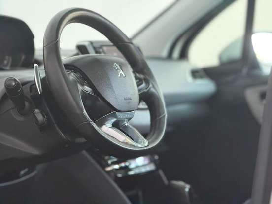 PEUGEOT-208-2016