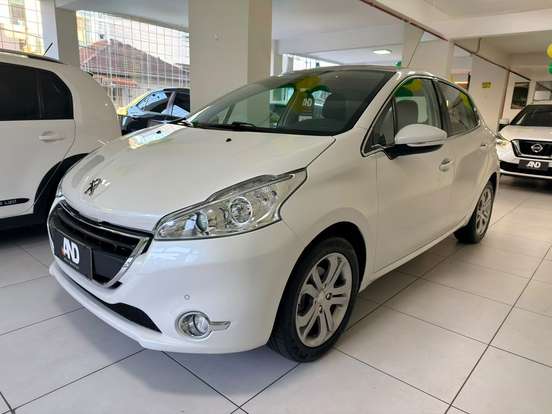 PEUGEOT-208-2016