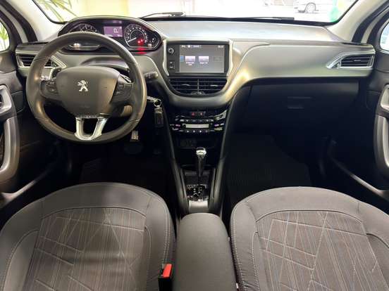 PEUGEOT-208-2016