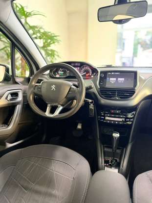 PEUGEOT-208-2016
