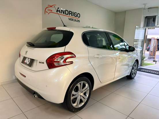 PEUGEOT-208-2016