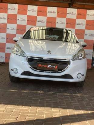 PEUGEOT-208-2015