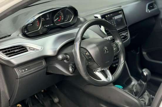PEUGEOT-208-1.6 GRIFFE 16V FLEX 4P MANUAL PEUGEOT-208-2015