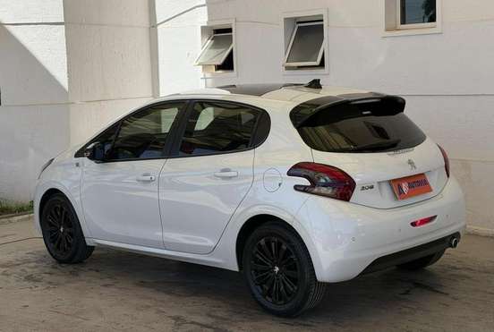 PEUGEOT-208-2017