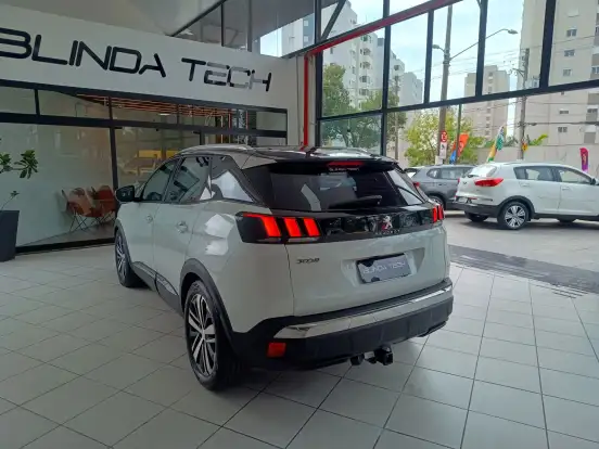 PEUGEOT-3008-2020