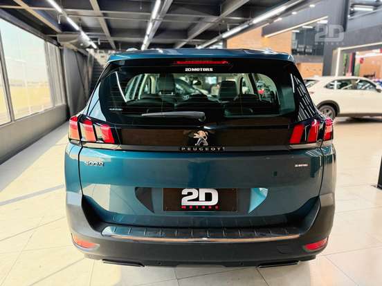 PEUGEOT-5008-2018
