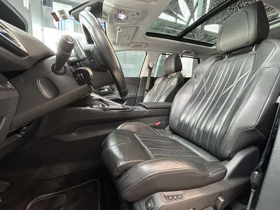 PEUGEOT-5008-2018
