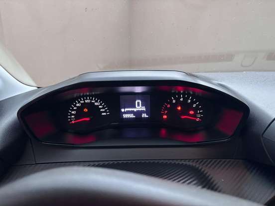 PEUGEOT-208-2023