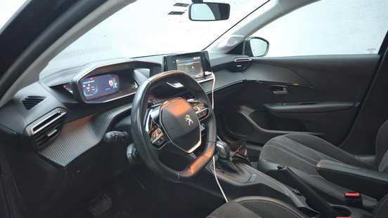 PEUGEOT-208-2020