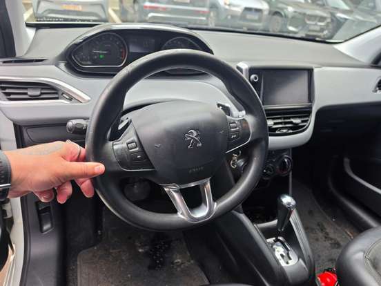 PEUGEOT-208-1.6 ACTIVE PACK 16V FLEX 4P AUTOMÁTICO PEUGEOT-208-2015