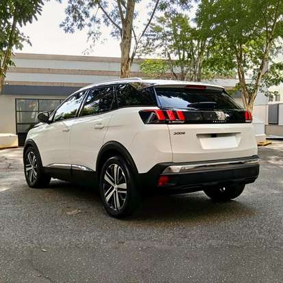 PEUGEOT-3008-2017
