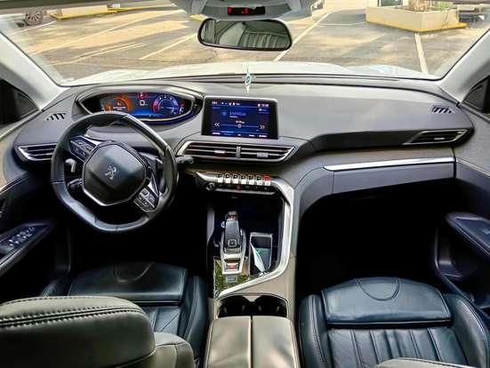 PEUGEOT-3008-2017