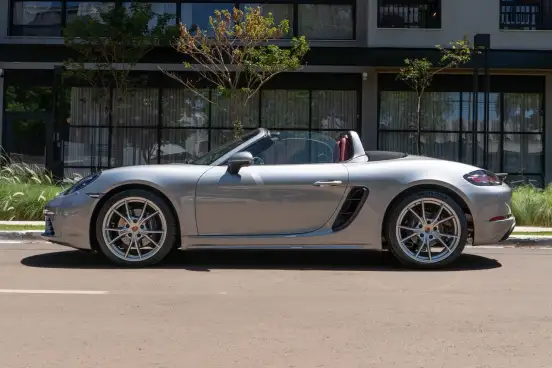 PORSCHE-718-2023