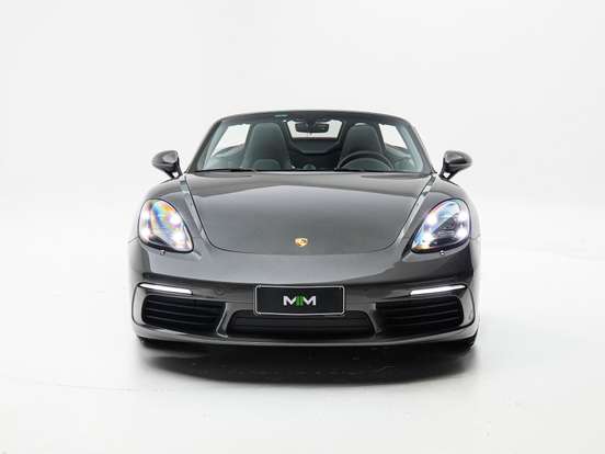 PORSCHE-718-2024