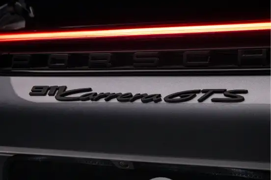 PORSCHE-911-2025