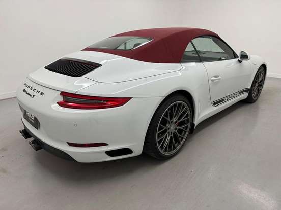 PORSCHE-911-2016