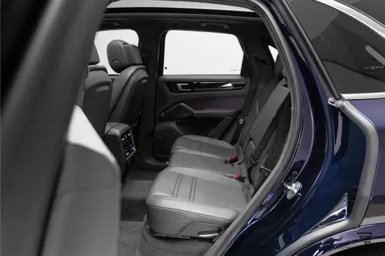 PORSCHE-CAYENNE-2021