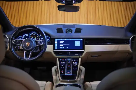 PORSCHE-CAYENNE-2021