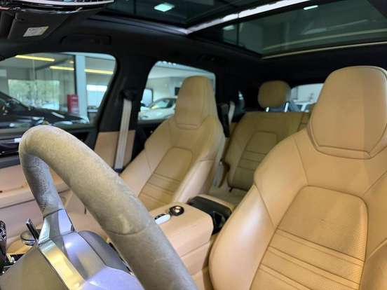 PORSCHE-CAYENNE-2022