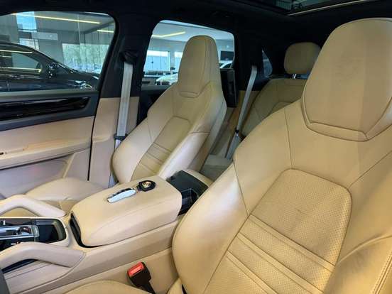 PORSCHE-CAYENNE-2022