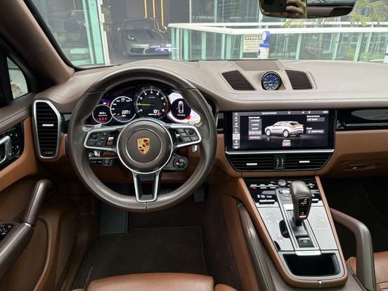 PORSCHE-CAYENNE-2021