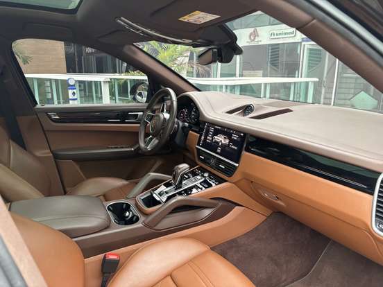 PORSCHE-CAYENNE-2021