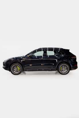 PORSCHE-CAYENNE-2023