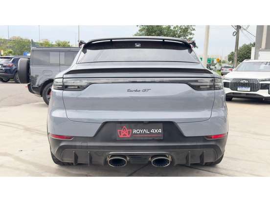 PORSCHE-CAYENNE-2022