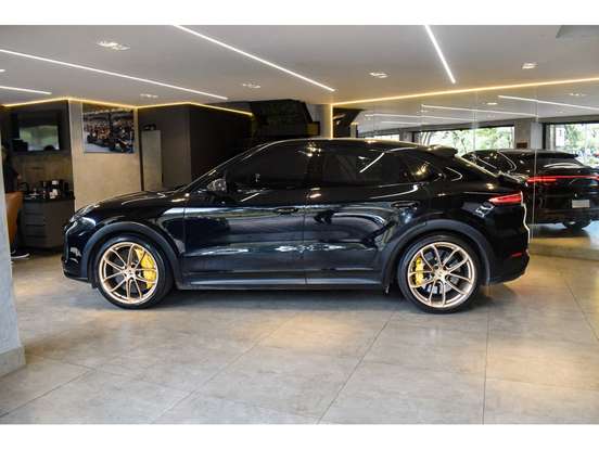 PORSCHE-CAYENNE-2022