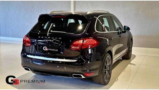 PORSCHE-CAYENNE-2012