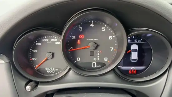 PORSCHE-MACAN-2020