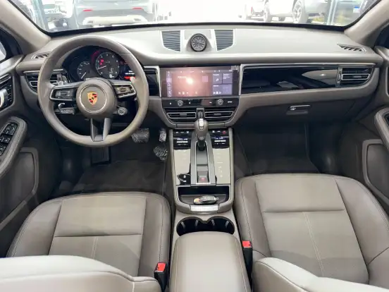 PORSCHE-MACAN-2025